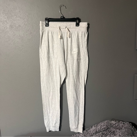 Nike white joggers - Picture 1 of 5
